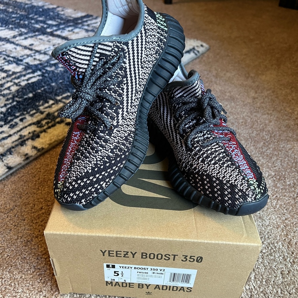 Yeezy Boost 350 Yecheil new with tags